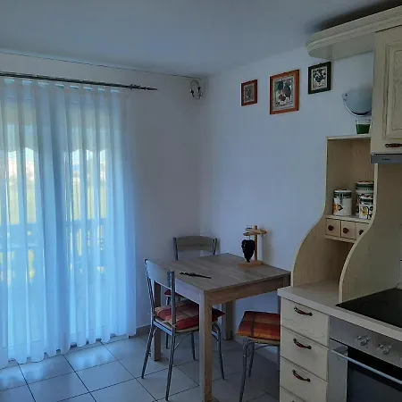 Impeccable 2-Bed Apartment In Zaton