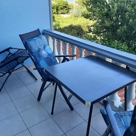Impeccable 2-Bed Apartment In Zaton شقة زاتون