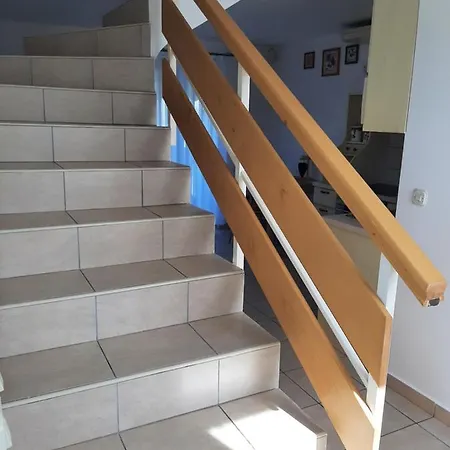 Impeccable 2-Bed Apartment In Zaton شقة
