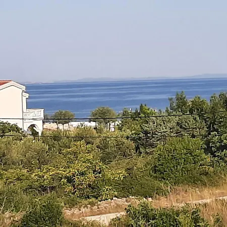 Impeccable 2-Bed Apartment In Zaton شقة *